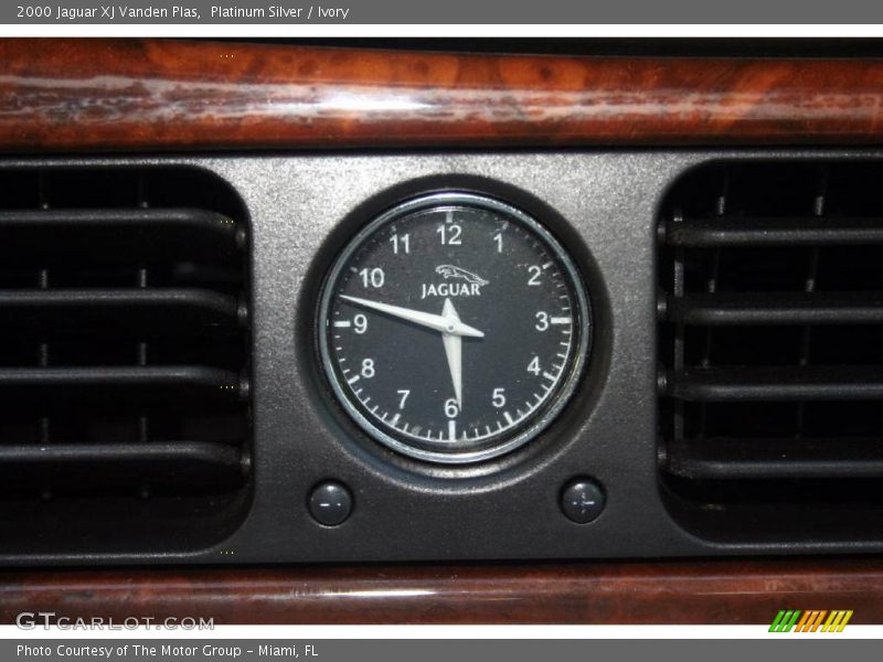 Platinum Silver / Ivory 2000 Jaguar XJ Vanden Plas