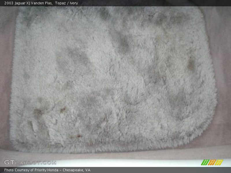 Topaz / Ivory 2003 Jaguar XJ Vanden Plas
