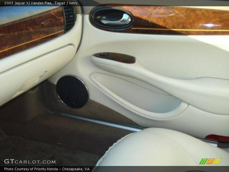 Topaz / Ivory 2003 Jaguar XJ Vanden Plas