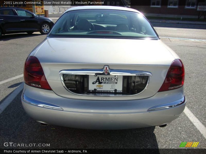 Silver Frost Metallic / Medium Parchment 2001 Lincoln Continental