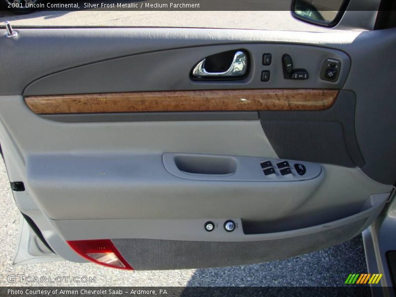Silver Frost Metallic / Medium Parchment 2001 Lincoln Continental