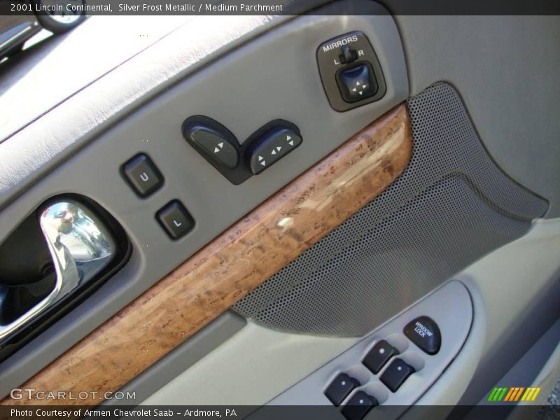 Silver Frost Metallic / Medium Parchment 2001 Lincoln Continental