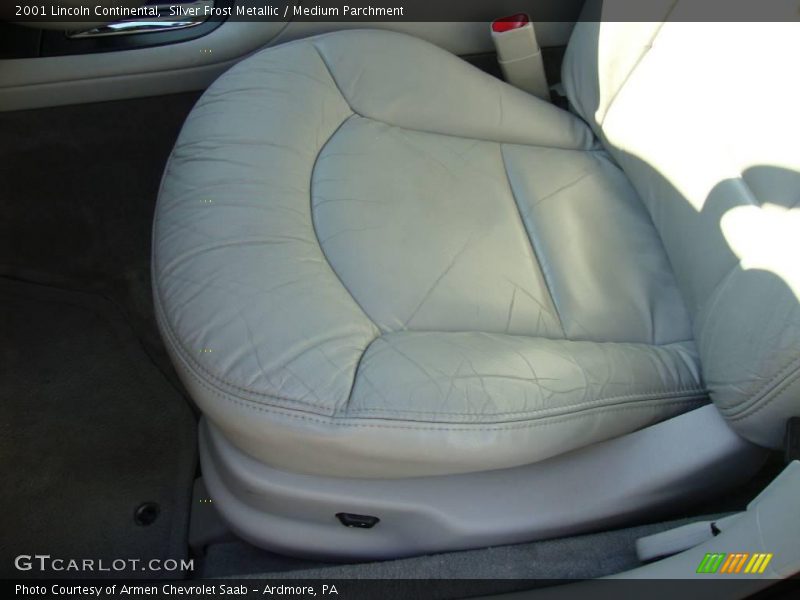 Silver Frost Metallic / Medium Parchment 2001 Lincoln Continental