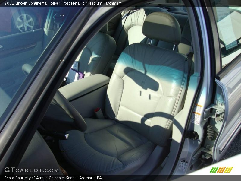 Silver Frost Metallic / Medium Parchment 2001 Lincoln Continental