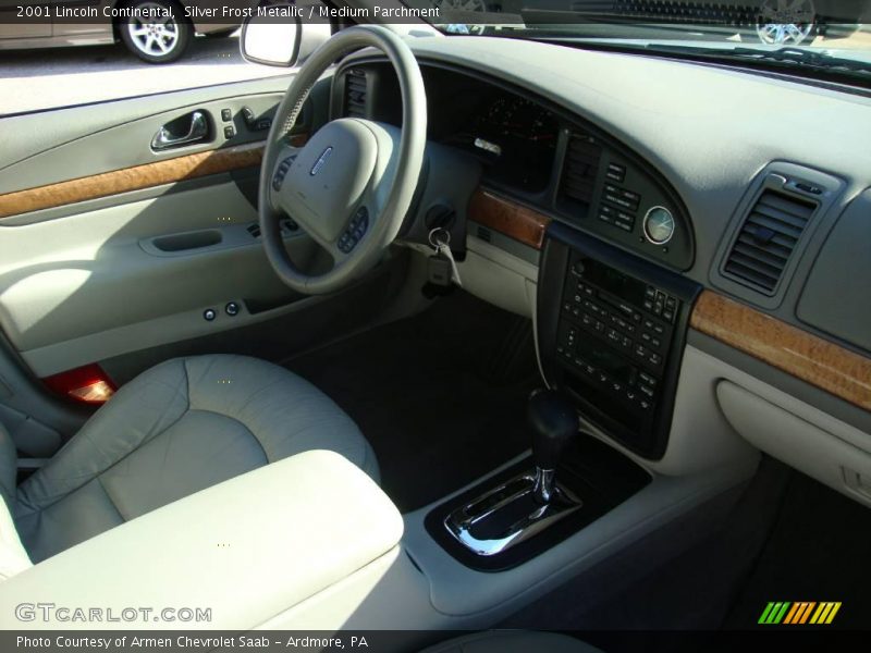 Silver Frost Metallic / Medium Parchment 2001 Lincoln Continental