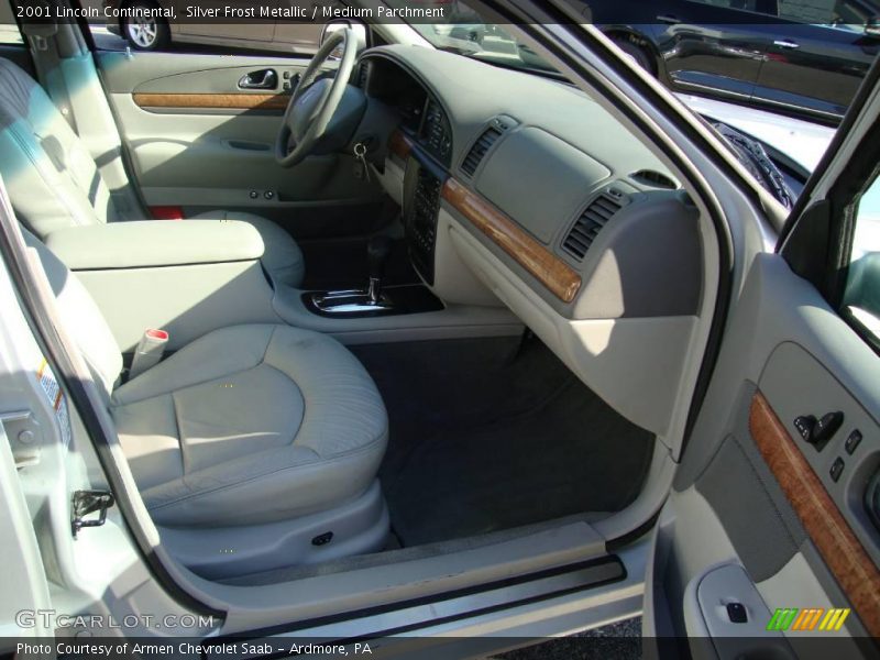 Silver Frost Metallic / Medium Parchment 2001 Lincoln Continental