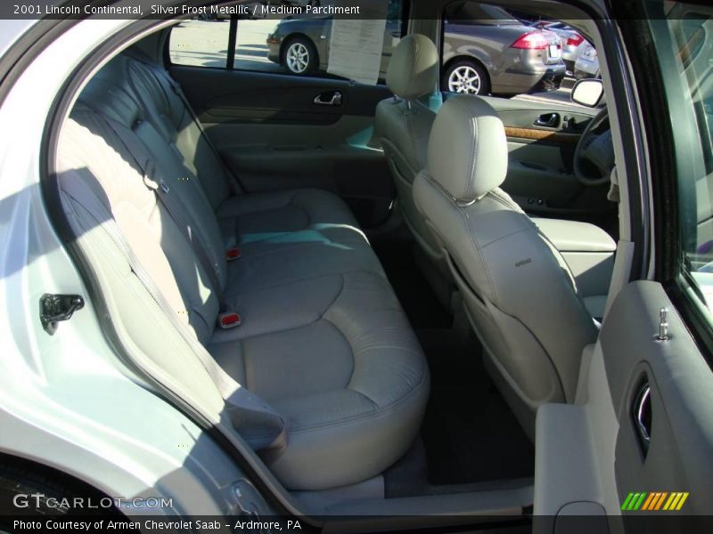 Silver Frost Metallic / Medium Parchment 2001 Lincoln Continental