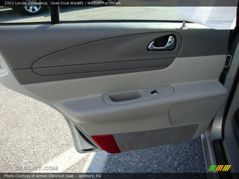 Silver Frost Metallic / Medium Parchment 2001 Lincoln Continental
