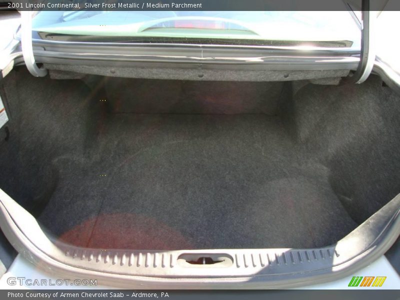 Silver Frost Metallic / Medium Parchment 2001 Lincoln Continental