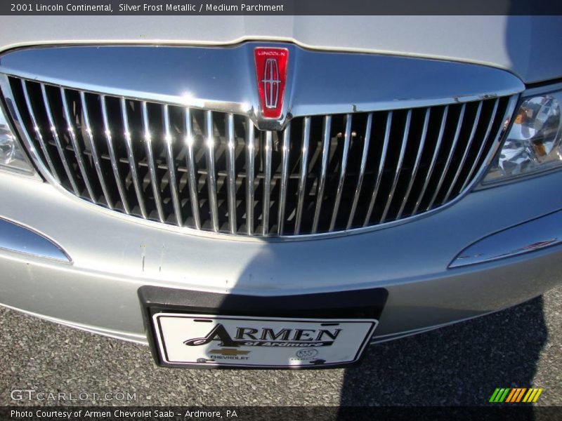 Silver Frost Metallic / Medium Parchment 2001 Lincoln Continental