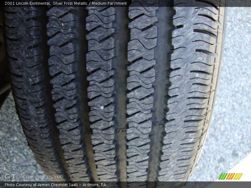 Silver Frost Metallic / Medium Parchment 2001 Lincoln Continental