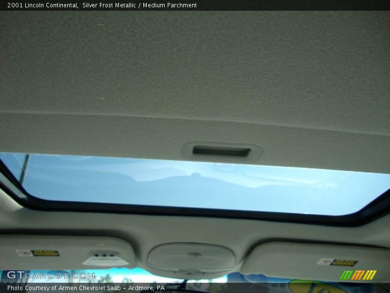 Silver Frost Metallic / Medium Parchment 2001 Lincoln Continental
