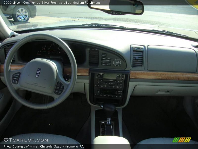 Silver Frost Metallic / Medium Parchment 2001 Lincoln Continental