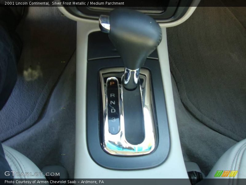 Silver Frost Metallic / Medium Parchment 2001 Lincoln Continental