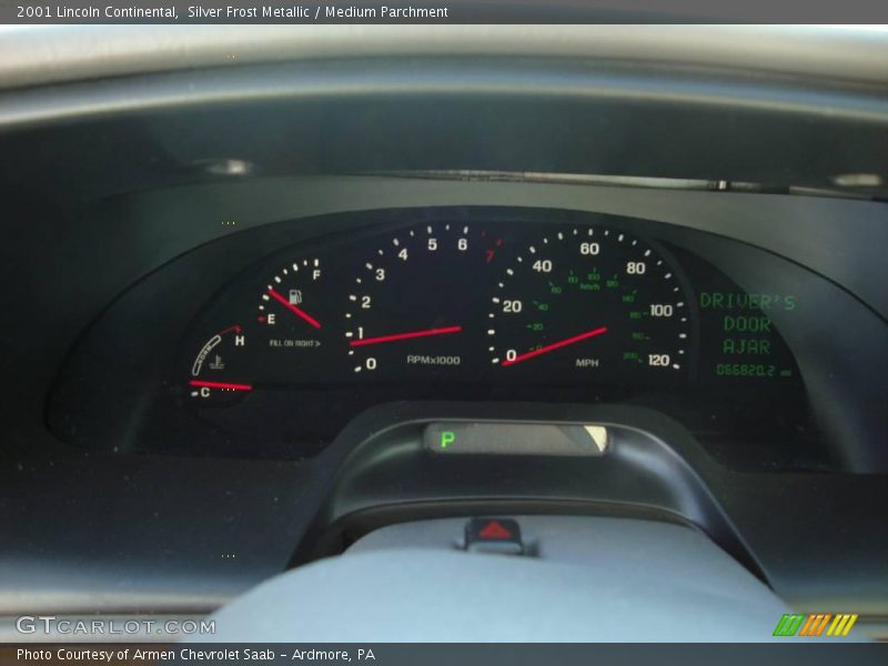 Silver Frost Metallic / Medium Parchment 2001 Lincoln Continental