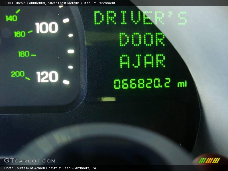 Silver Frost Metallic / Medium Parchment 2001 Lincoln Continental