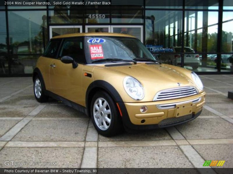 Solid Gold Metallic / Panther Black 2004 Mini Cooper Hardtop