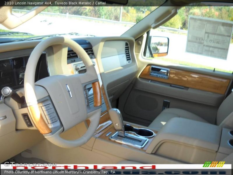 Tuxedo Black Metallic / Camel 2010 Lincoln Navigator 4x4