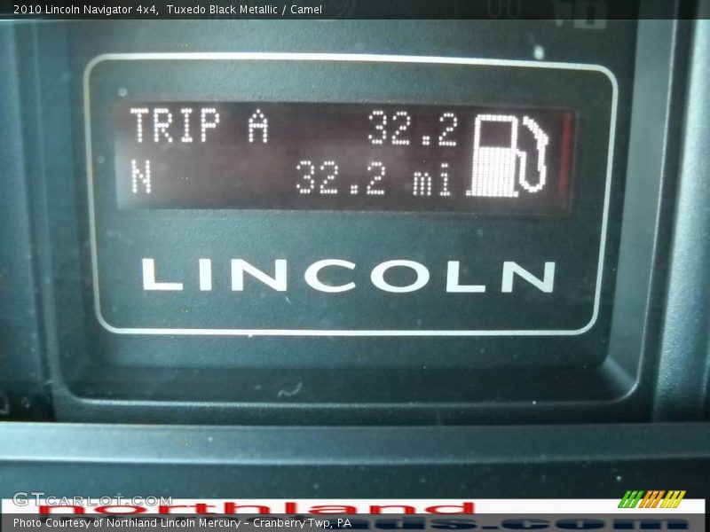 Tuxedo Black Metallic / Camel 2010 Lincoln Navigator 4x4