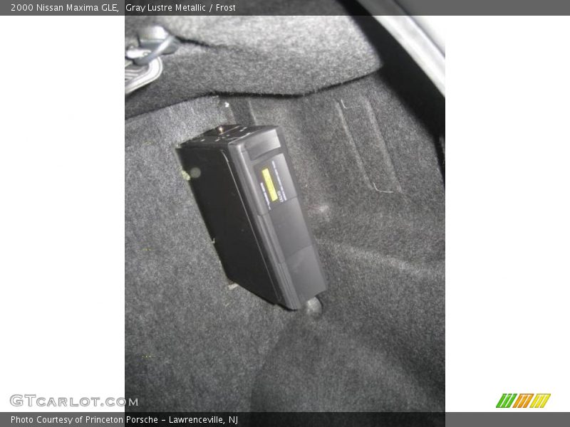 Gray Lustre Metallic / Frost 2000 Nissan Maxima GLE