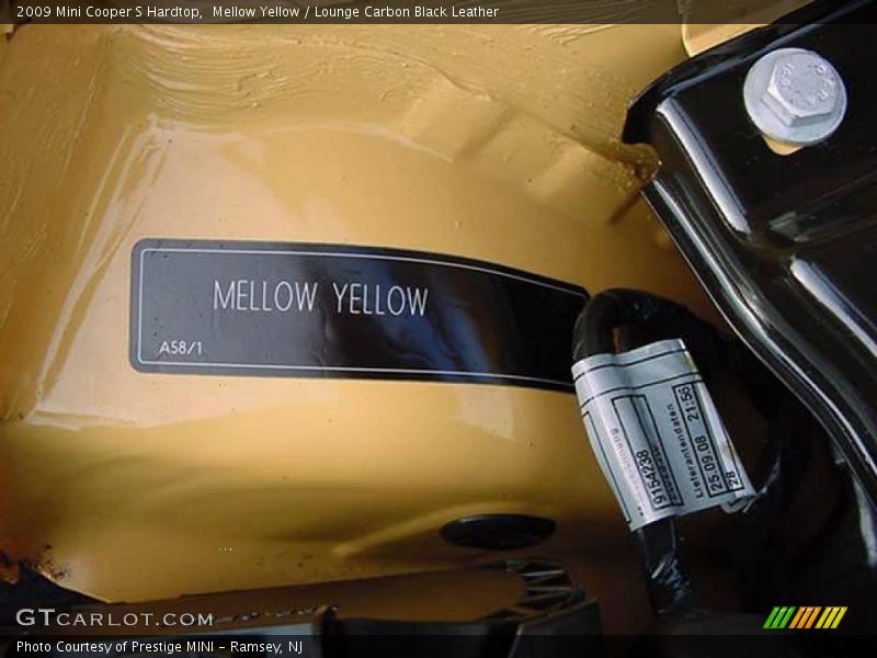 Mellow Yellow / Lounge Carbon Black Leather 2009 Mini Cooper S Hardtop