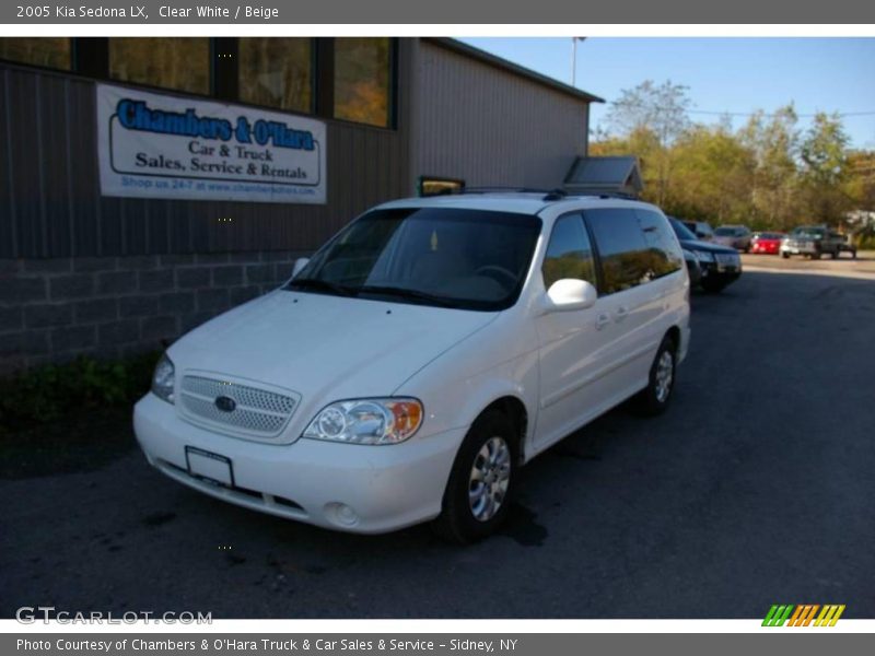 Clear White / Beige 2005 Kia Sedona LX
