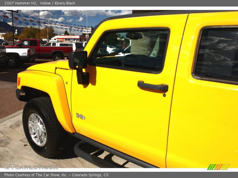 Yellow / Ebony Black 2007 Hummer H3