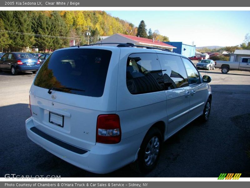 Clear White / Beige 2005 Kia Sedona LX