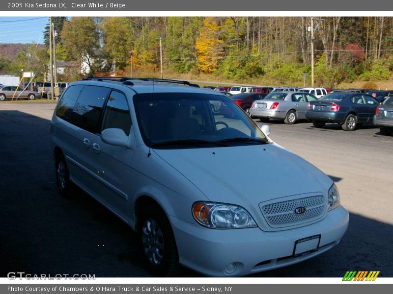Clear White / Beige 2005 Kia Sedona LX
