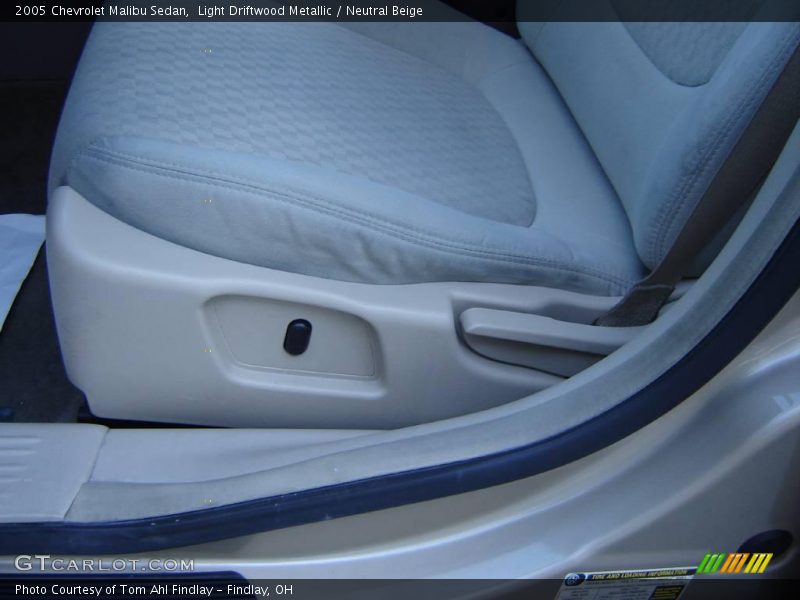 Light Driftwood Metallic / Neutral Beige 2005 Chevrolet Malibu Sedan