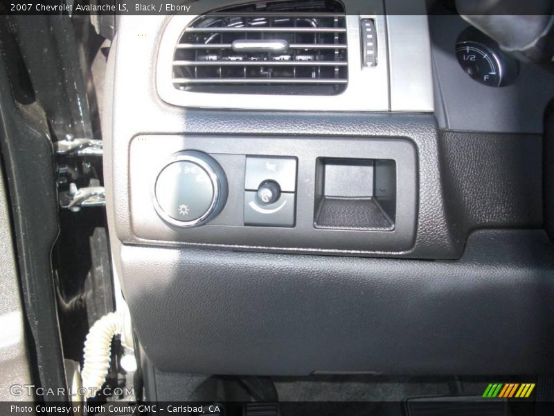 Black / Ebony 2007 Chevrolet Avalanche LS