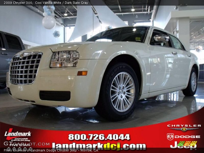 Cool Vanilla White / Dark Slate Gray 2009 Chrysler 300