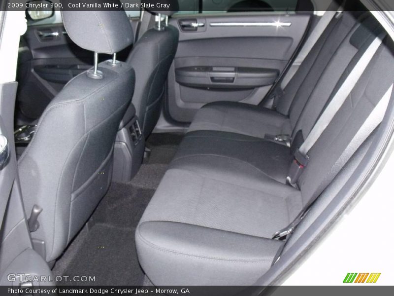 Cool Vanilla White / Dark Slate Gray 2009 Chrysler 300