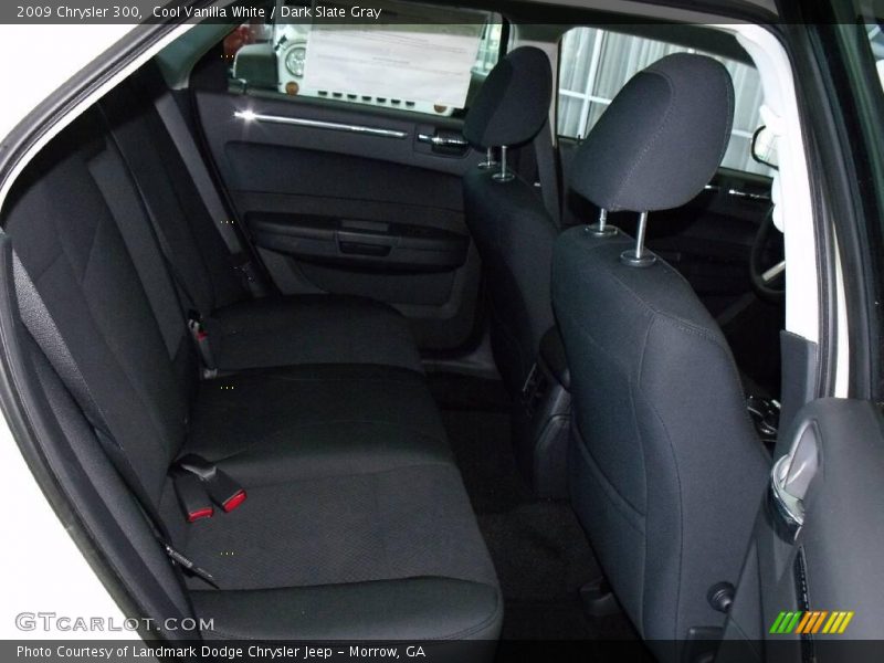 Cool Vanilla White / Dark Slate Gray 2009 Chrysler 300