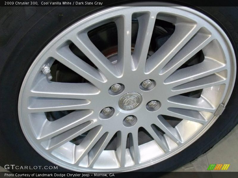 Cool Vanilla White / Dark Slate Gray 2009 Chrysler 300