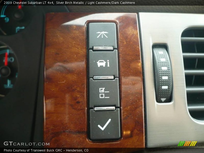Silver Birch Metallic / Light Cashmere/Dark Cashmere 2009 Chevrolet Suburban LT 4x4