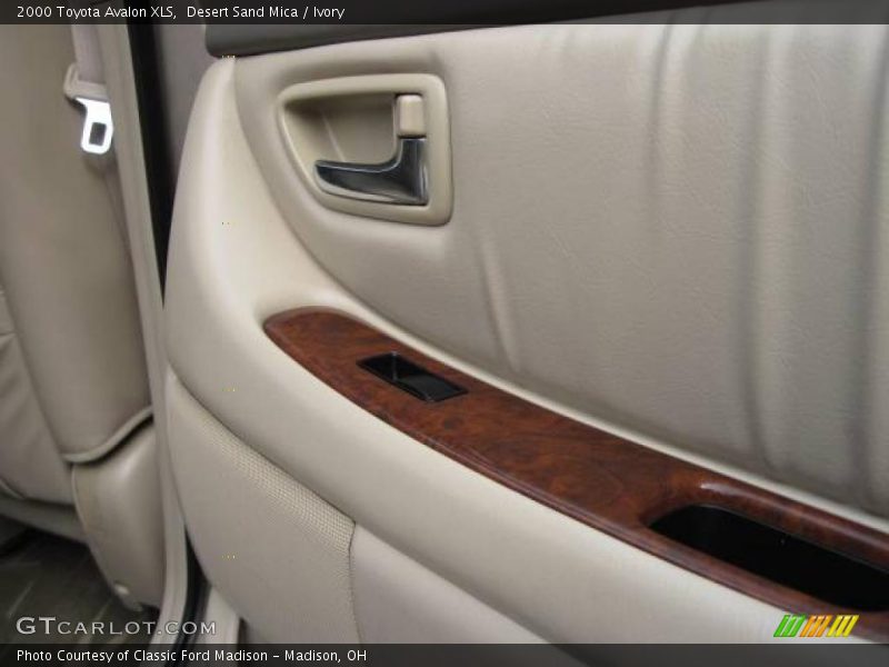 Desert Sand Mica / Ivory 2000 Toyota Avalon XLS