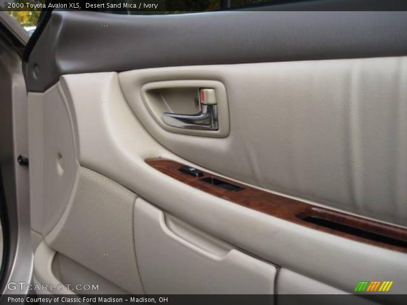 Desert Sand Mica / Ivory 2000 Toyota Avalon XLS