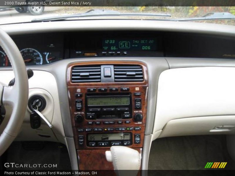 Desert Sand Mica / Ivory 2000 Toyota Avalon XLS