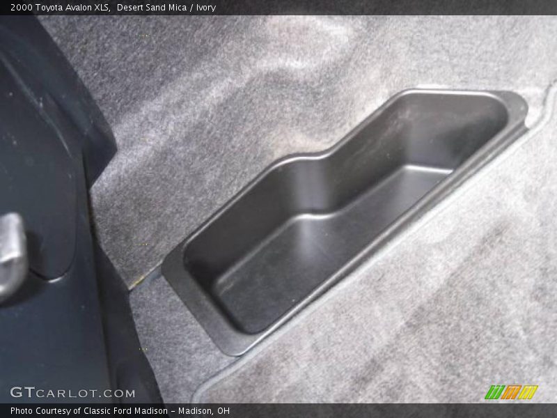 Desert Sand Mica / Ivory 2000 Toyota Avalon XLS