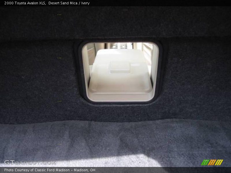 Desert Sand Mica / Ivory 2000 Toyota Avalon XLS