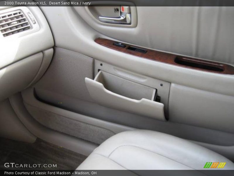 Desert Sand Mica / Ivory 2000 Toyota Avalon XLS