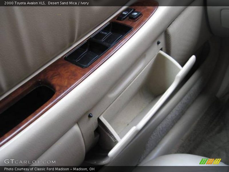 Desert Sand Mica / Ivory 2000 Toyota Avalon XLS