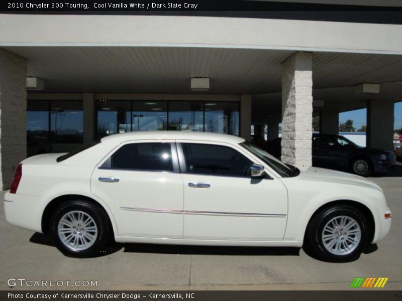 Cool Vanilla White / Dark Slate Gray 2010 Chrysler 300 Touring