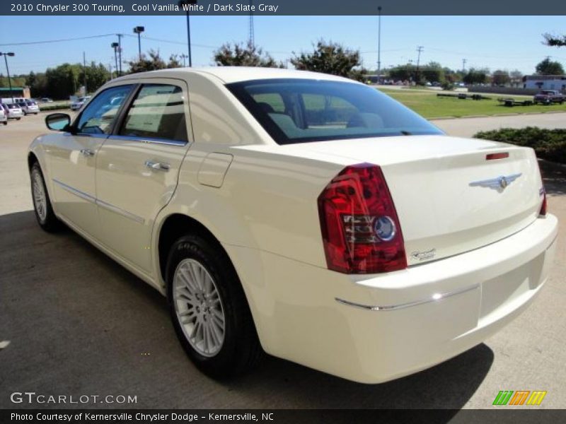Cool Vanilla White / Dark Slate Gray 2010 Chrysler 300 Touring
