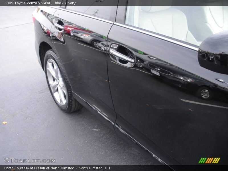Black / Ivory 2009 Toyota Venza V6 AWD