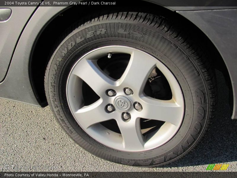 Phantom Gray Pearl / Dark Charcoal 2004 Toyota Camry SE V6