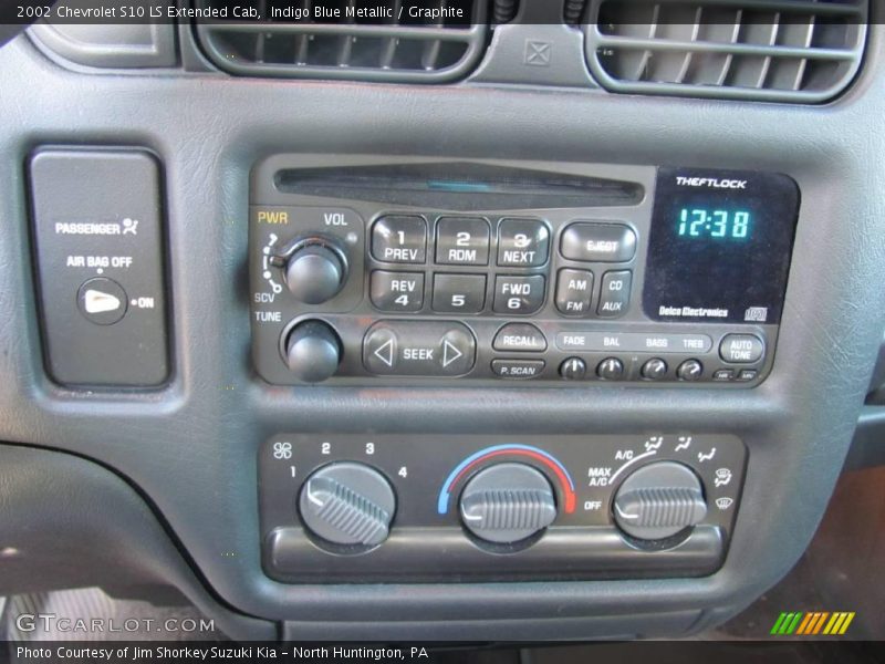 Indigo Blue Metallic / Graphite 2002 Chevrolet S10 LS Extended Cab
