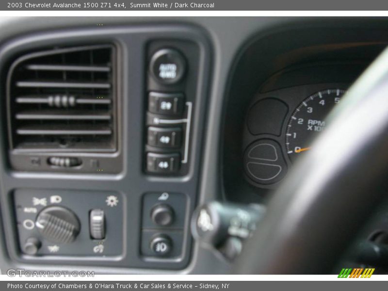 Summit White / Dark Charcoal 2003 Chevrolet Avalanche 1500 Z71 4x4