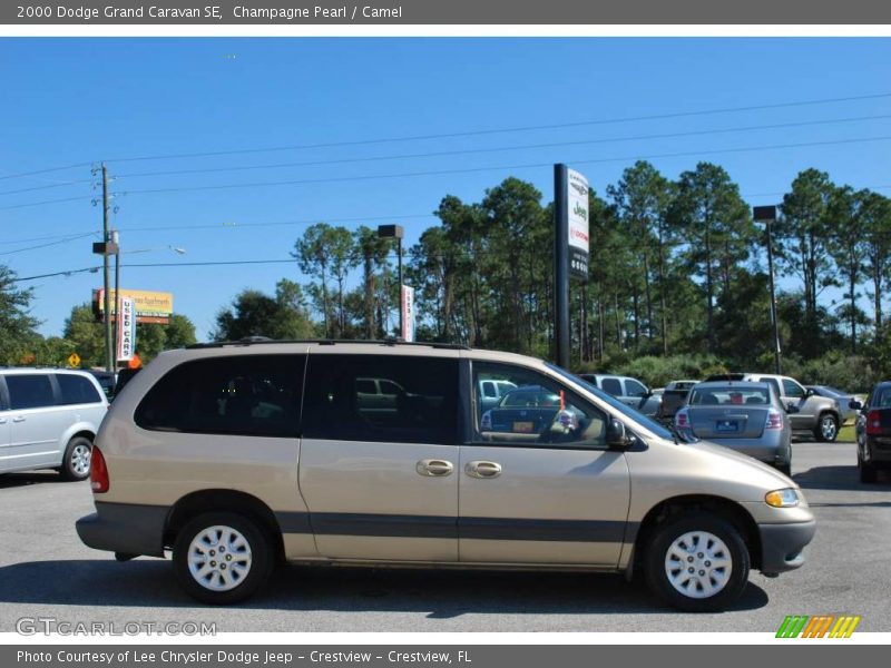 Champagne Pearl / Camel 2000 Dodge Grand Caravan SE